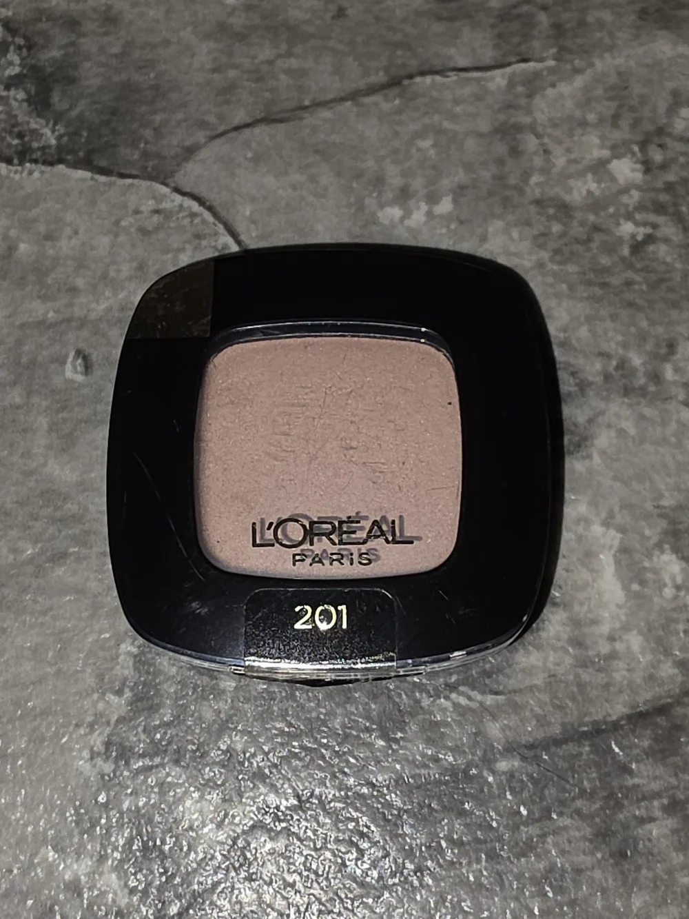 L'Oreal Colour Riche Eyeshadow 201 Little Beige Dress